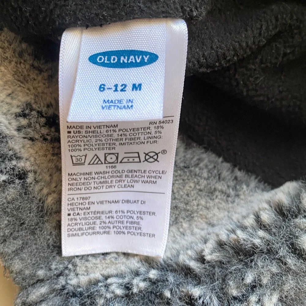 🏷️Old Navy Black and Gray Winter Hat